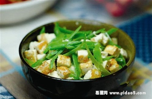 芹菜煮豆腐